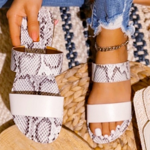 New Queen Sandal in SNAKE 😍 - Picture 2 of 5